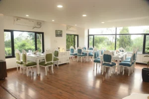 Hotel grand chinar Resturant
